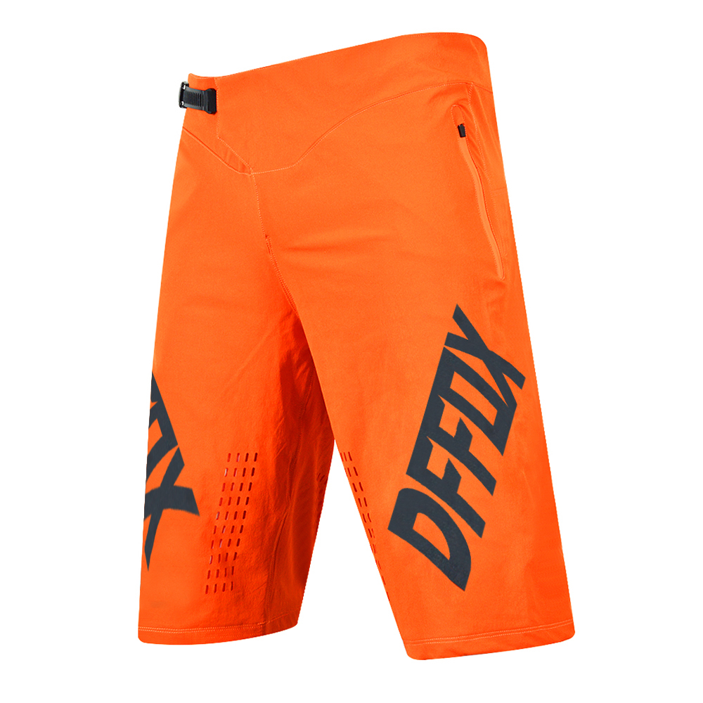 Pantaloncini da bici DFFOX Equ - Mountain Biking Videos recensione e prezzo